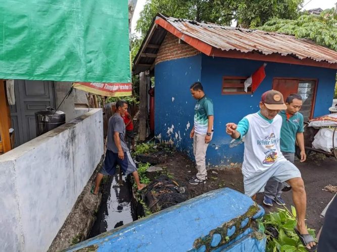 Kegiatan Jum'at Bersih di RW 07